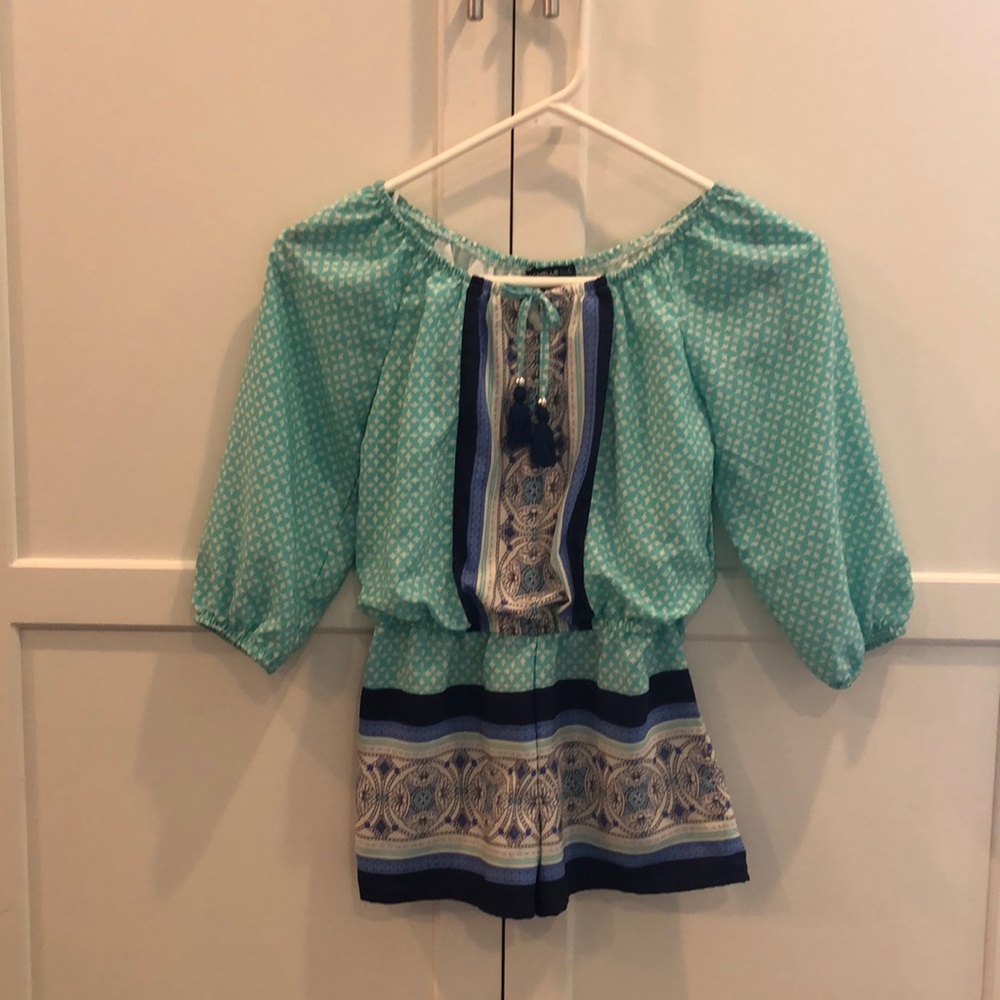 Kids patterned romper.